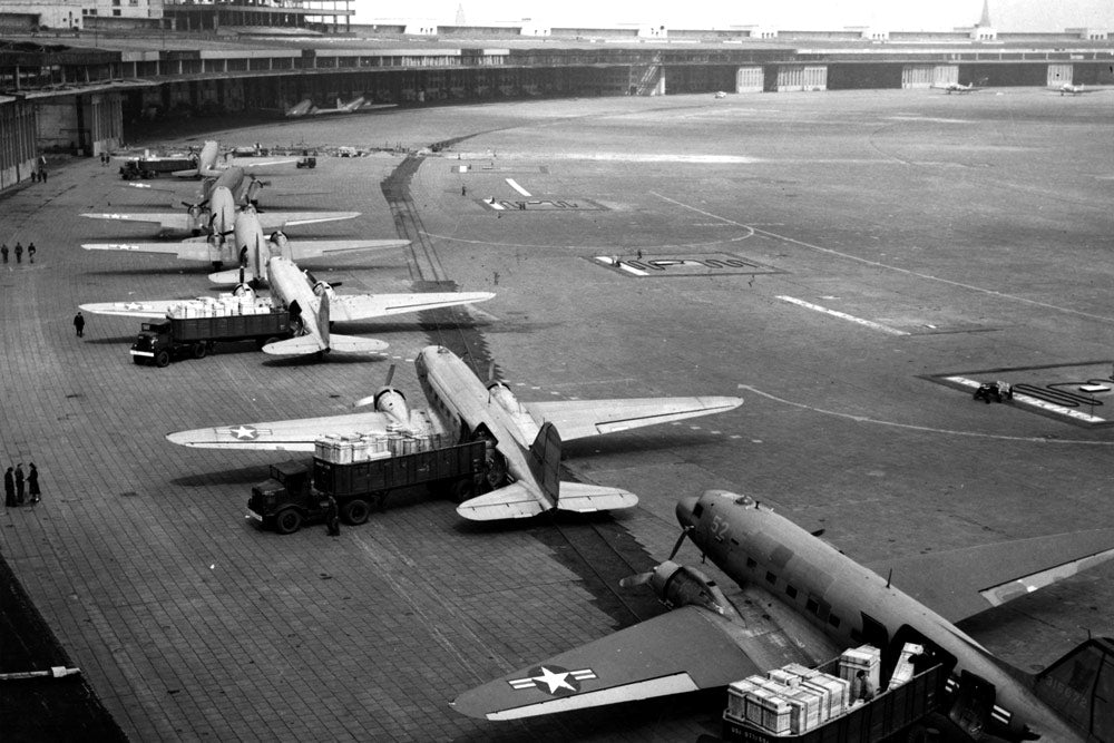 DOUGLAS DC-3 – CANDYBOMBER