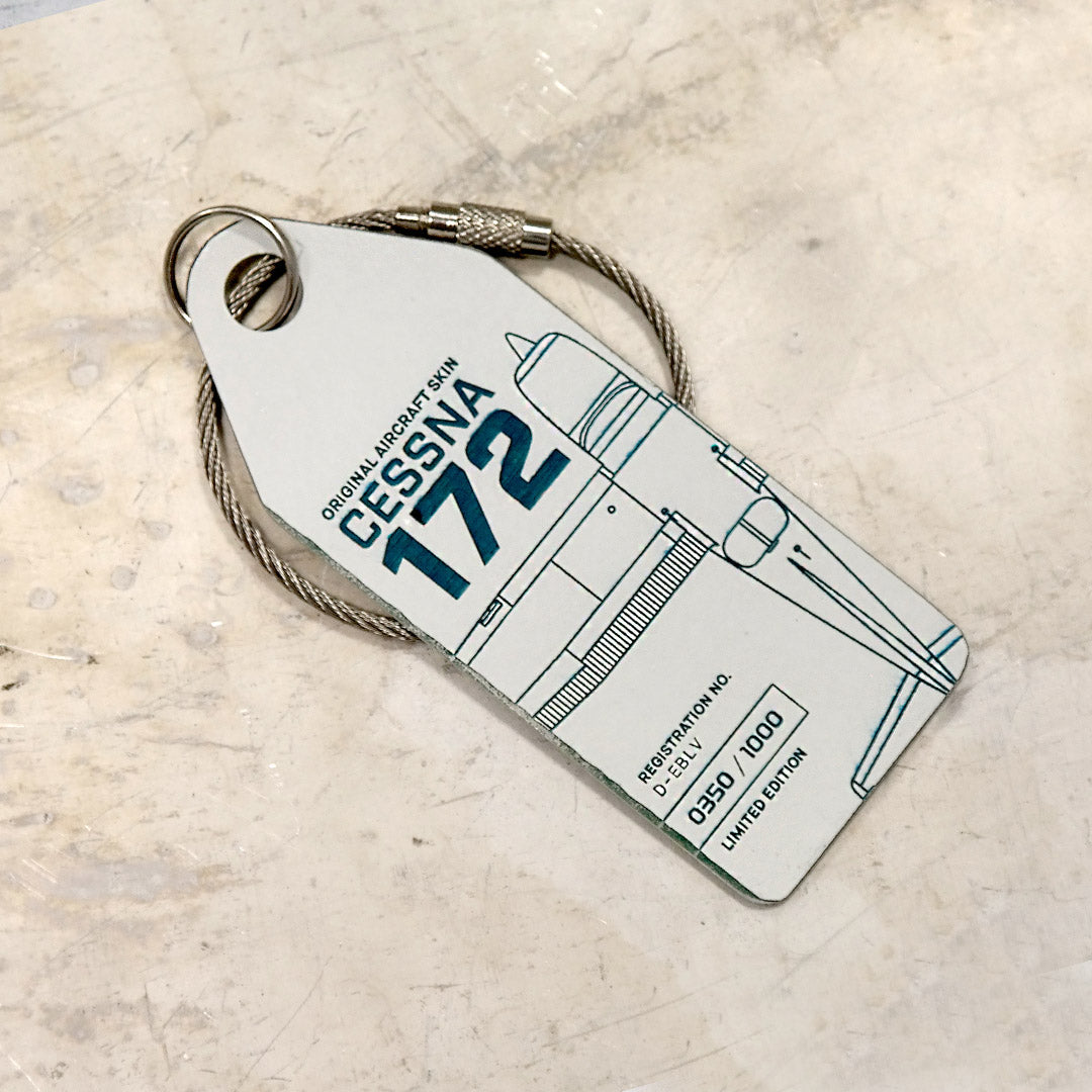 AviationTag Cessna 172 keychain in white, sold out